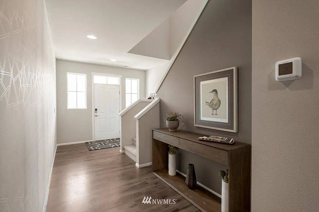 6 bed, 2750 sqft, $3,595 — Photo 4