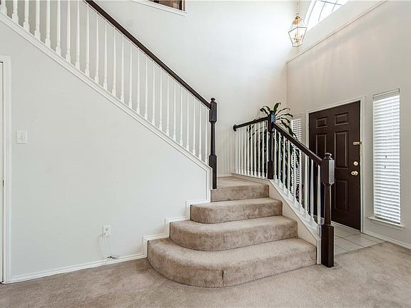 3rd image of 2224 Sophie Ln