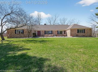 4380 Warwick Circle Dr, Grand Blanc, MI