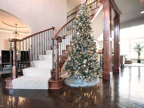 5th image of 10504 Oakmont Way
