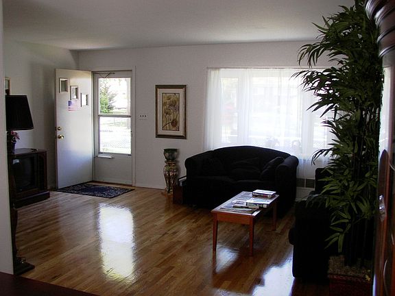 3rd image of 200 Oak St