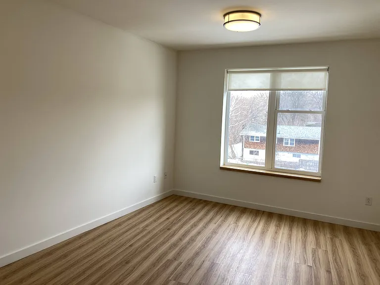 South End Apartments — Photo 22