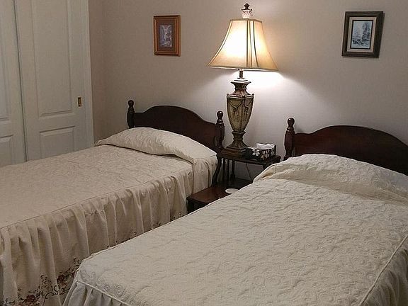 (1/2) of a bedroom (3) + MBR