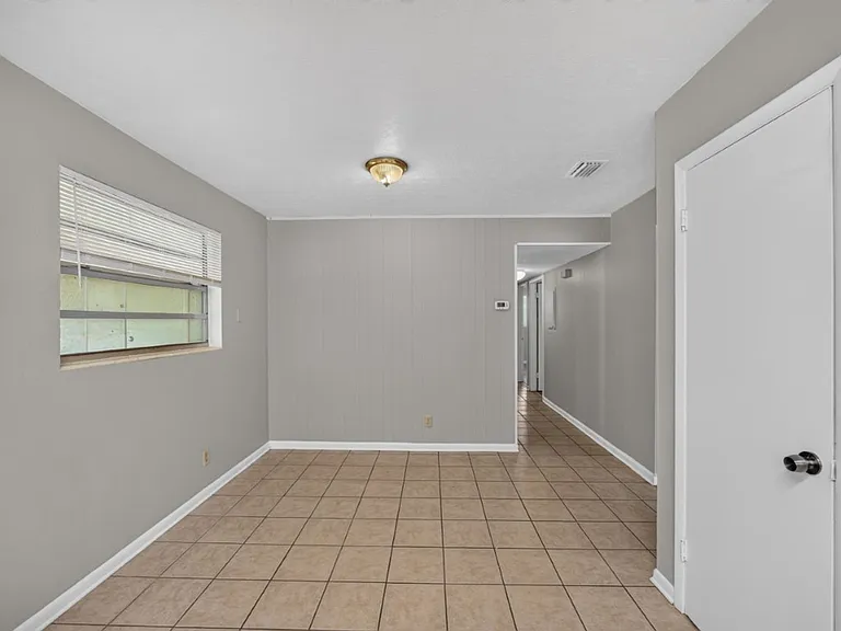 5527 Beney Rd — Photo 7