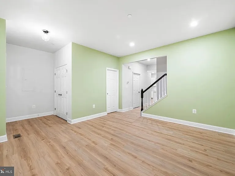 492 Mitchell Ave — Photo 5