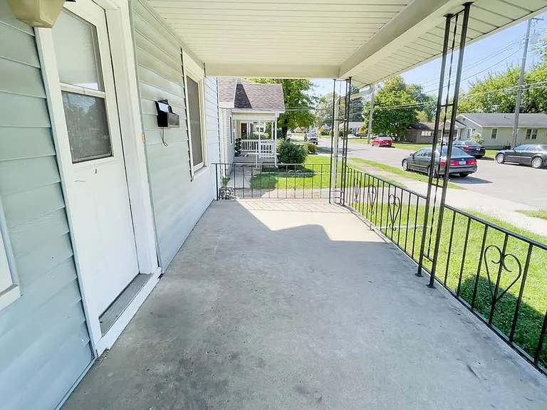 210 S Nichols Ave — Photo 31