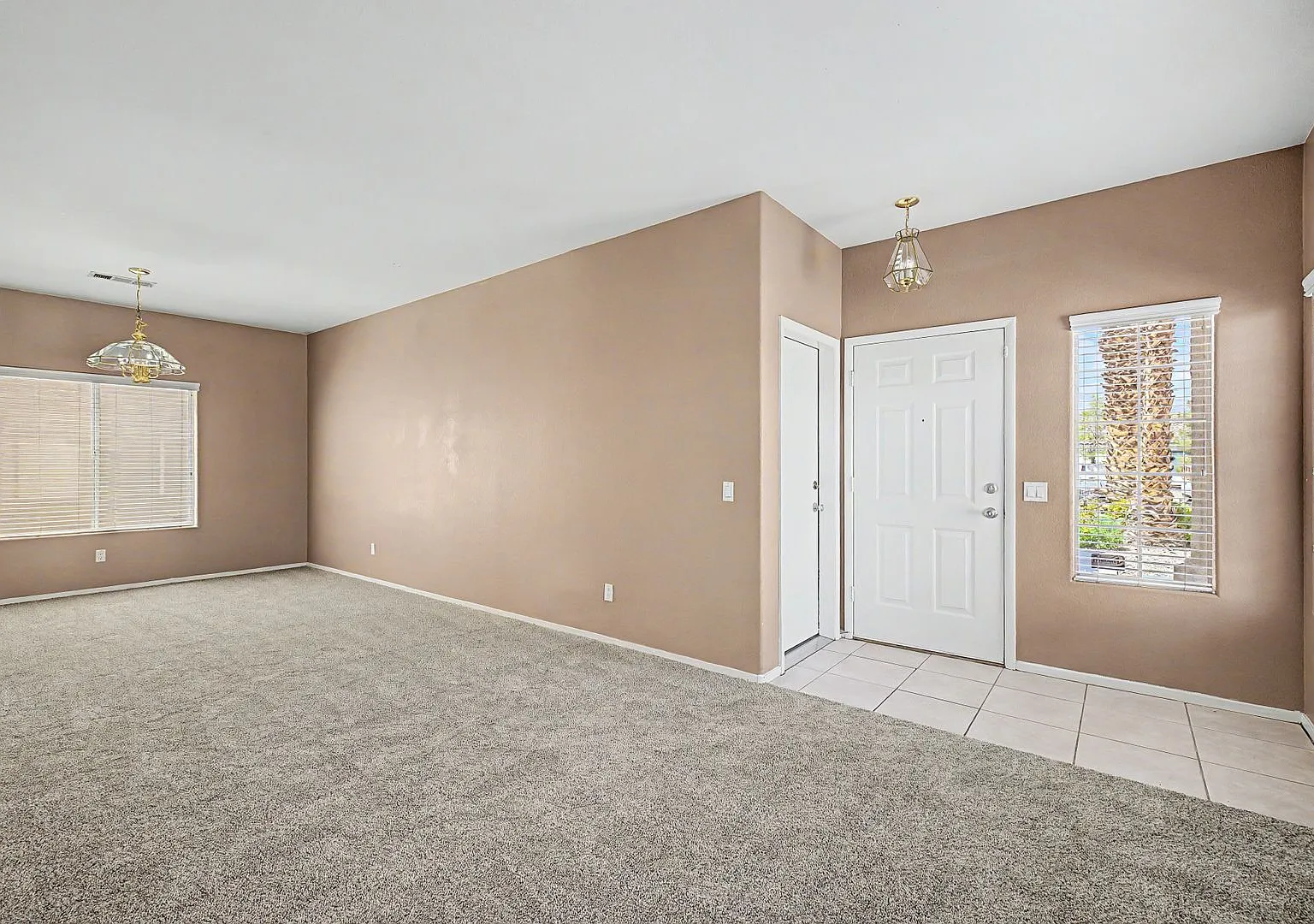 4-bedroom home with a pool in cul de sac! — Photo 3