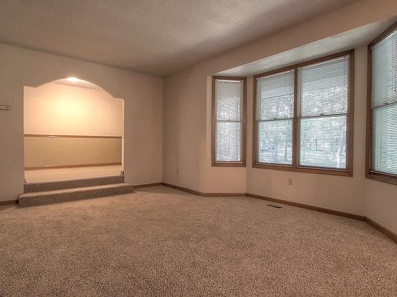 4th image of 260 Dogwood Hls