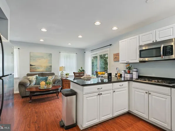 4 Drexel Ave, Stratford, NJ 08084