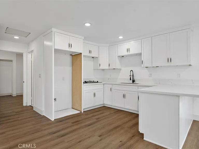 24543 Penfield St — Photo 10