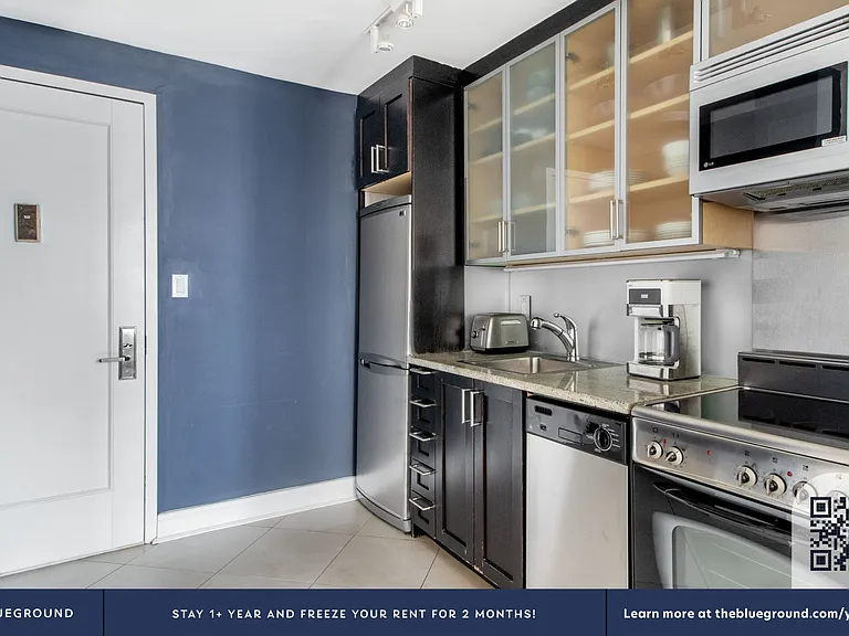 210 W 70th St #1502 — Photo 7
