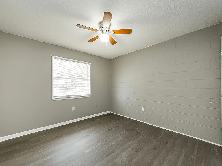 404 N Lincoln St — Photo 12