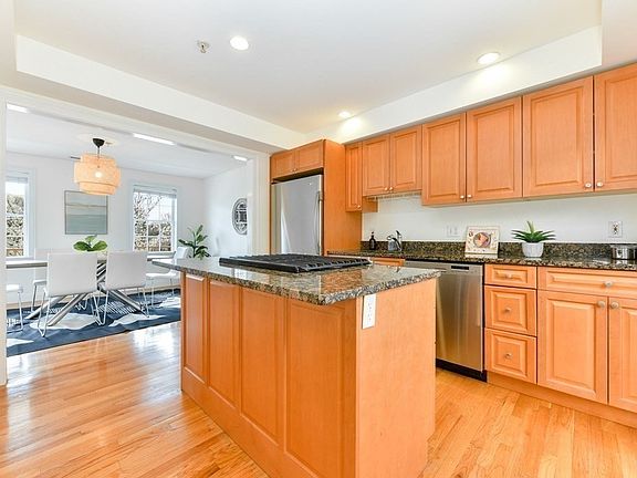 4th image of 751 Somerville Ave #2