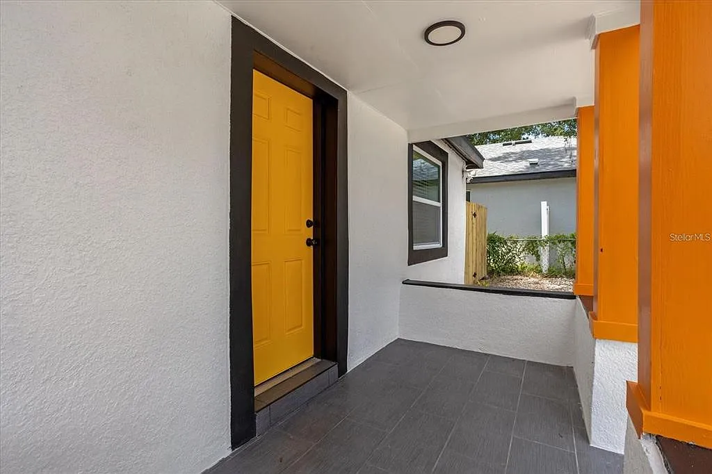3 bed, 1.0 bath, 1156 sqft, $2,200 — Photo 2