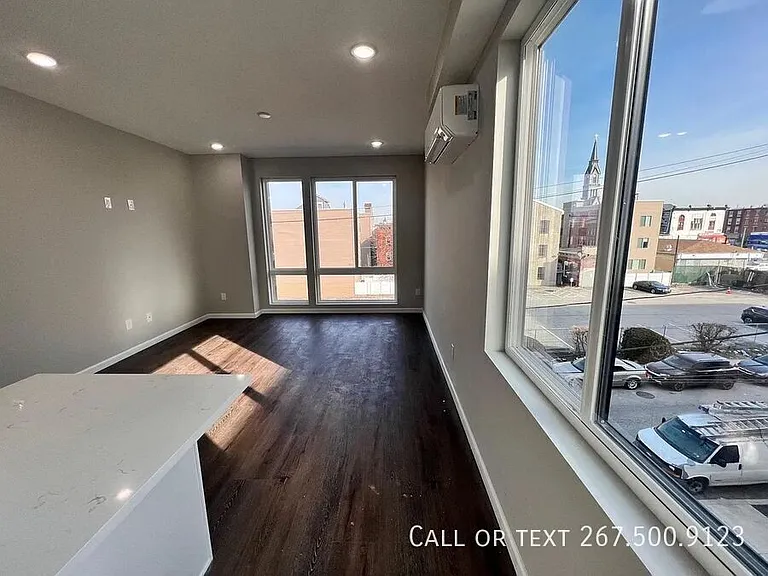 1230 N Marshall St #2F — Photo 3