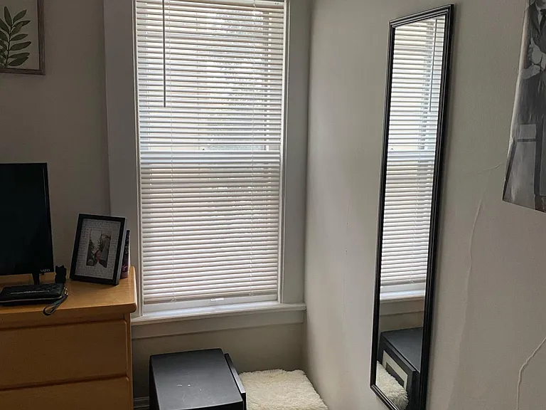 Middle bedroom
