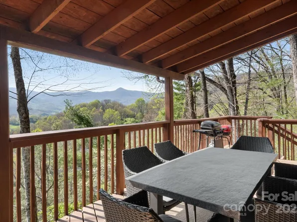 573 Countryside Dr, Waynesville, NC 28785