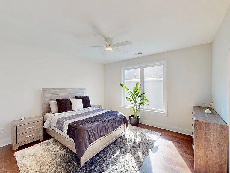 1220 Lomax Ave — Photo 42