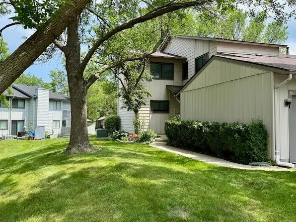 807 Hughes Pl, Vernon Hills, IL 60061