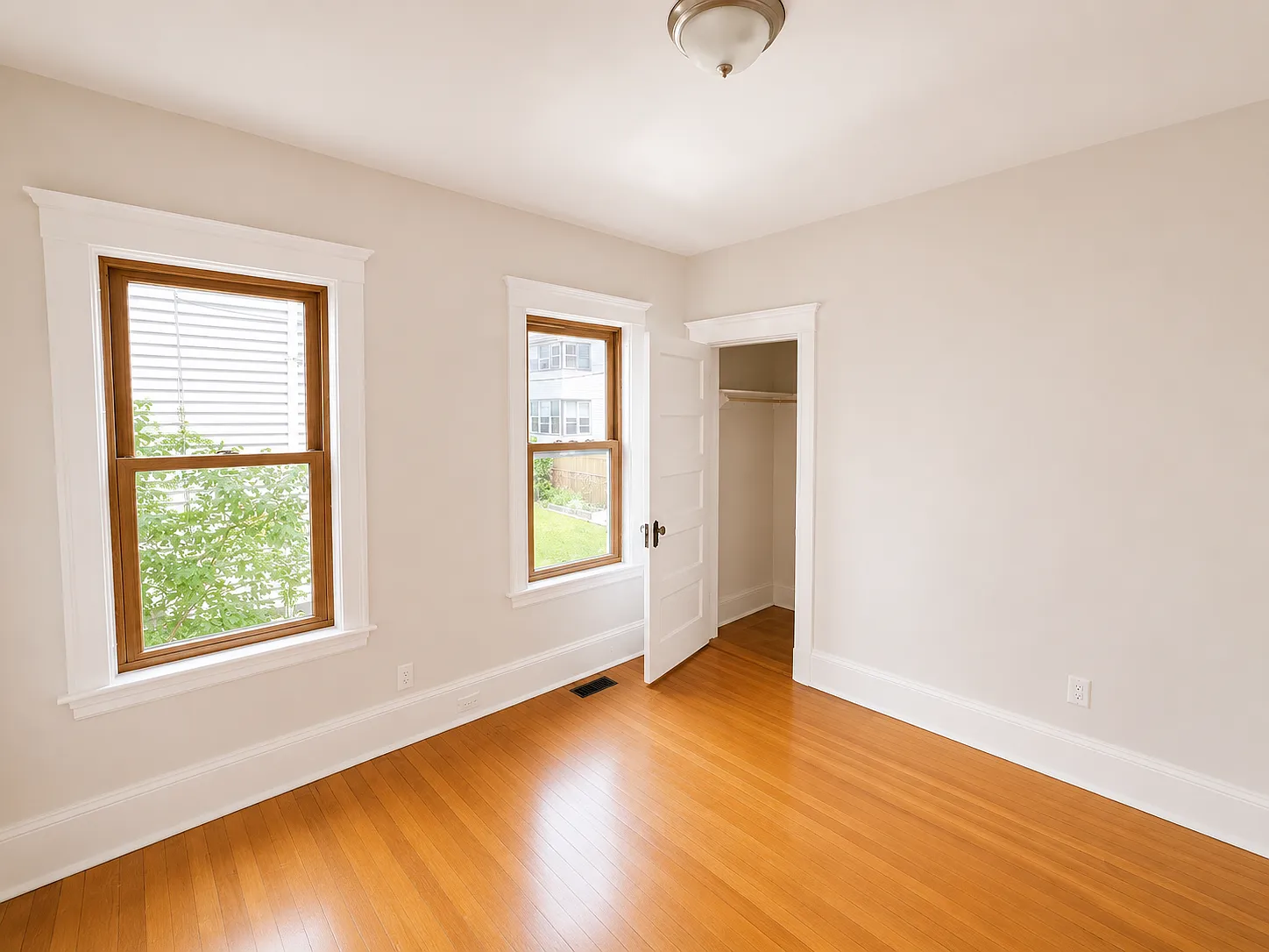 5 bed, 1600 sqft, $5,995 — Photo 3
