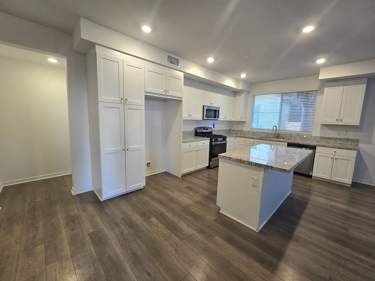 2 bed, 1393 sqft, $3,000 — Photo 1