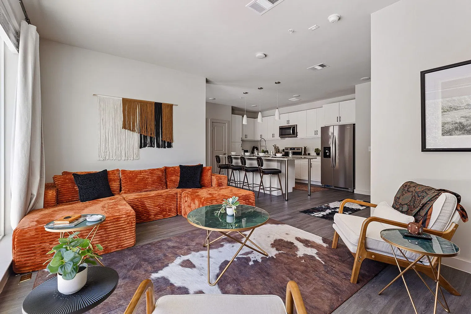 2 bed, 2.0 bath, 1571 sqft, $4,354 — Photo 3