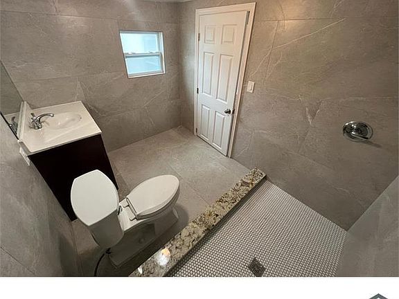 2nd image of 528 22nd St #528