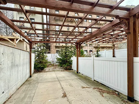 Rented by Astoria Realty | media 10