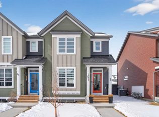 29 E Carringvue Way NW, Calgary, AB T3P 1K9