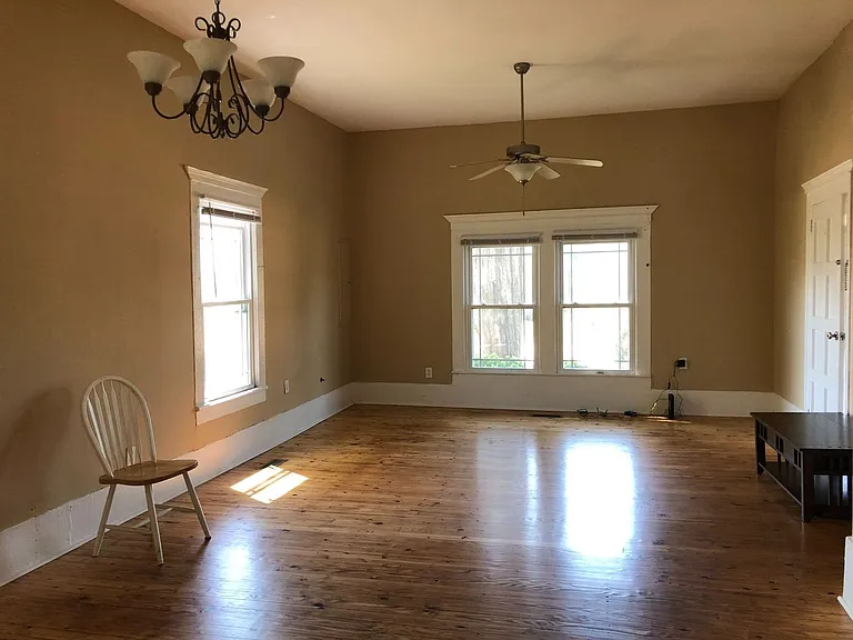 599 Gordon St — Photo 10