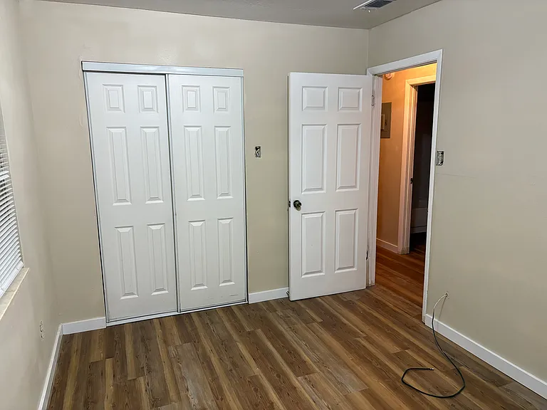 537 Lime St #B — Photo 8