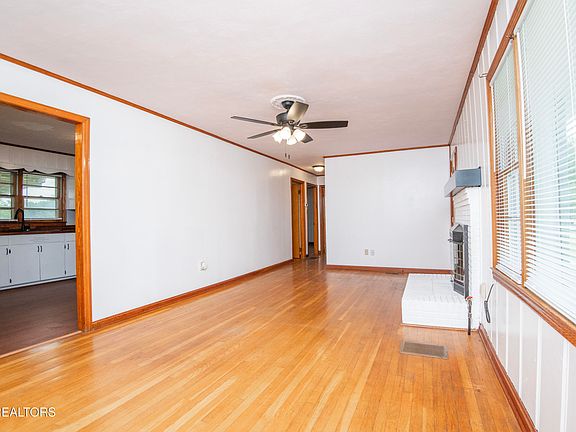4th image of 107 Hillcrest Ln