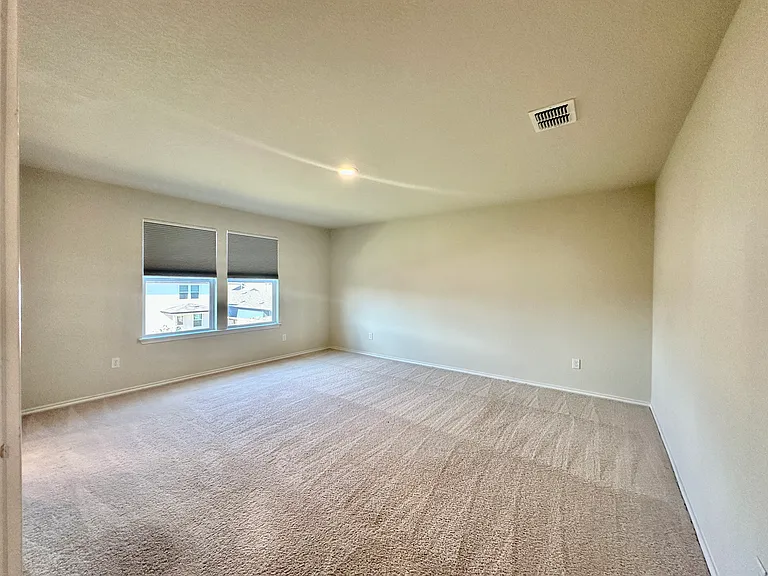 10235 Crossbuck — Photo 24