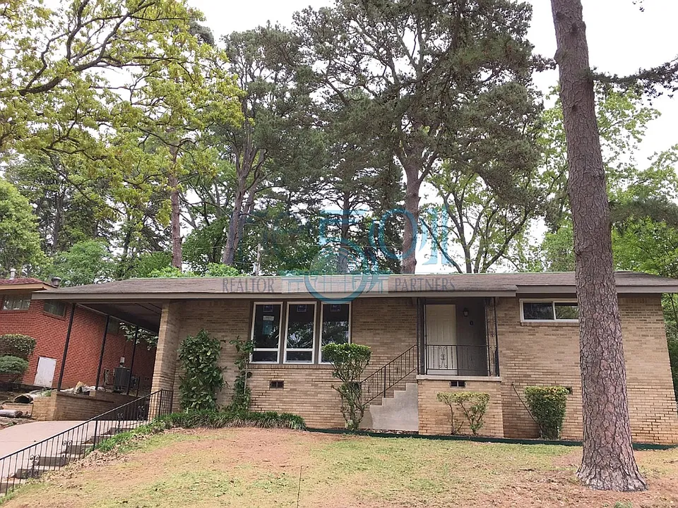 6 Broadmoor Dr