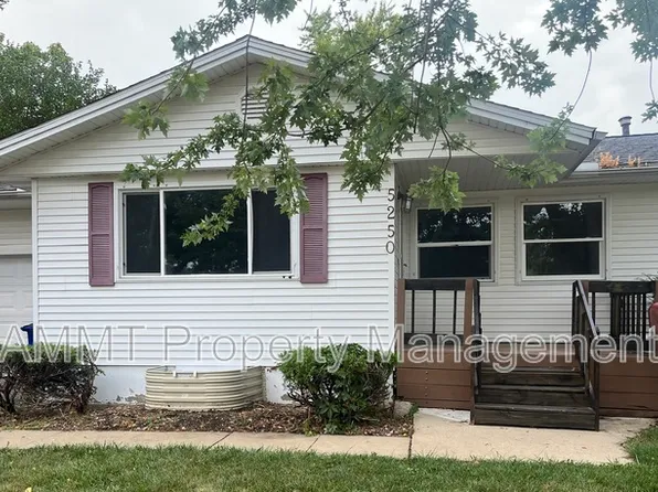 5250 Harbet Ave NW, Cedar Rapids, IA 52405