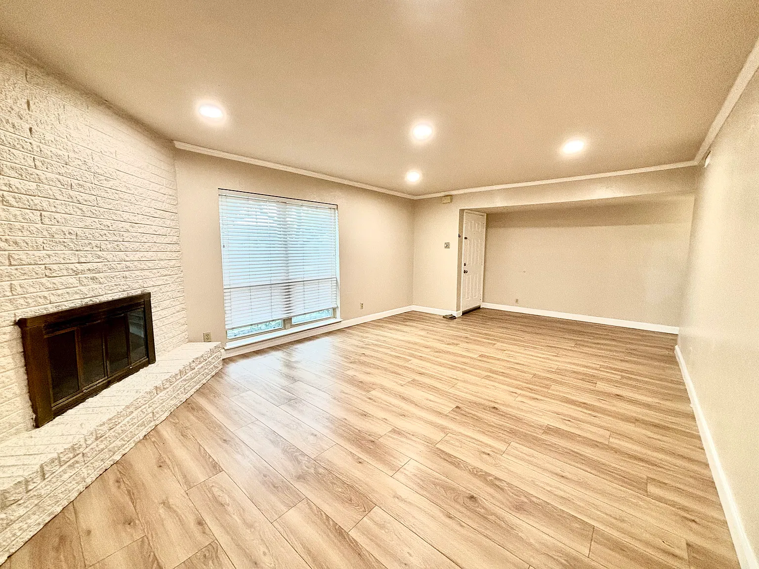 2940 Rolling Hills Dr — Photo 4