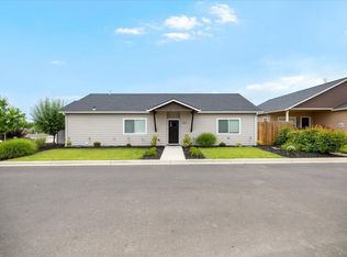 305 Moody Ln, Medford, OR 97501