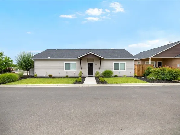 305 Moody Ln, Medford, OR 97501