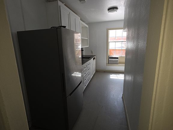 4th image of 635 N Edgefield Ave