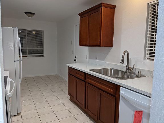 2nd image of 7508 Schreiner St