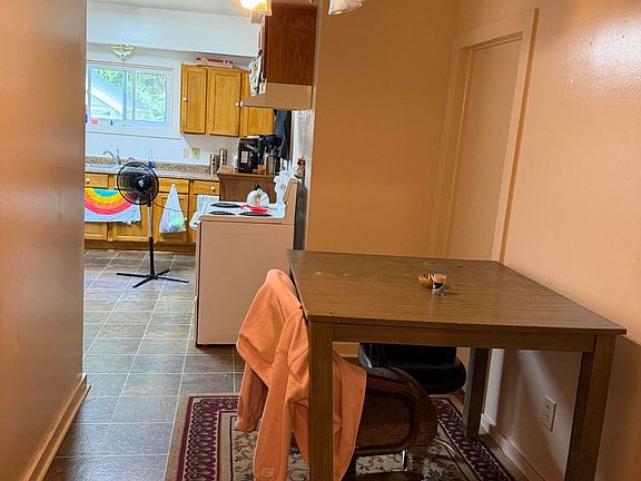 5th image of 1004 S Jackson St