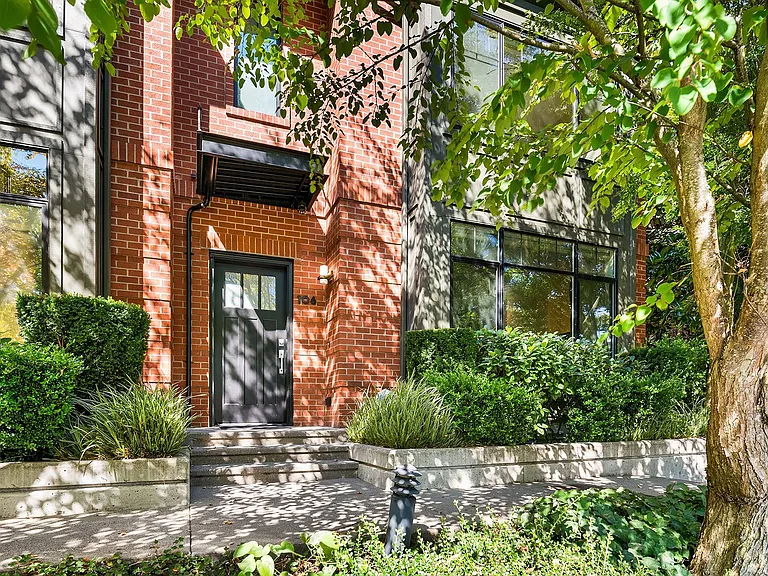 10410 NE 12th St #106 — Photo 1