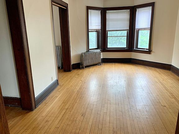 3rd image of 1838 N Oakland Ave #6