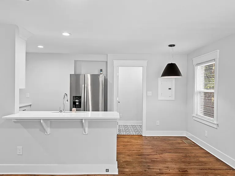 2104 Nelson St — Photo 8