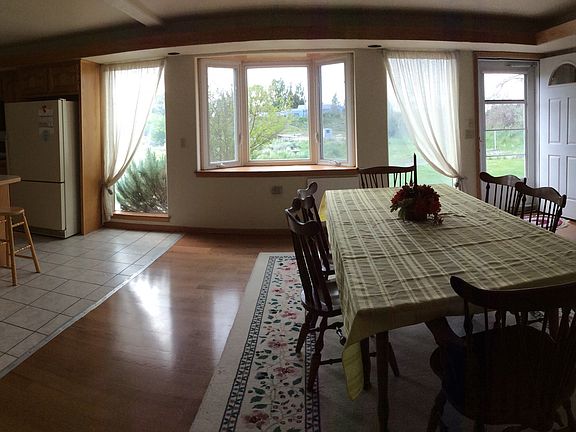 Dining room bay window