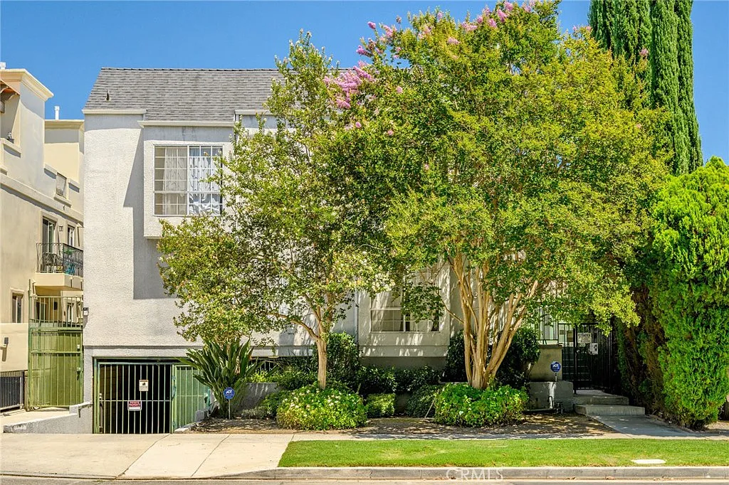 2 bed, 2.5 bath, 1150 sqft, $3,300 — Photo 1