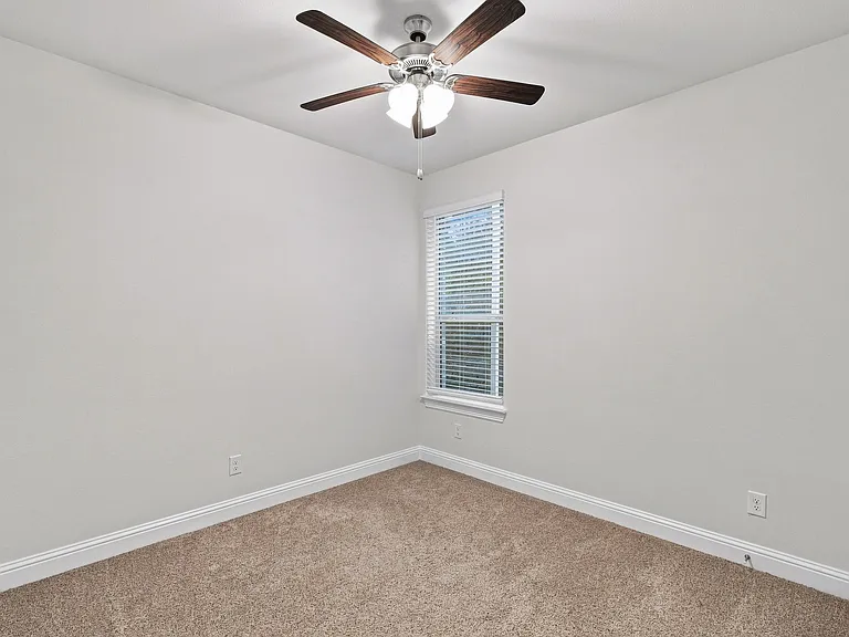 1012 Snapdragon Dr — Photo 13