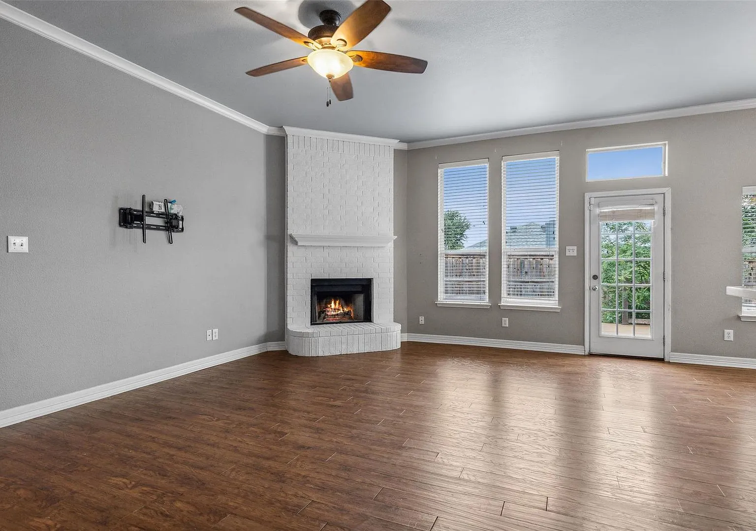 Modern Style, Energy Savings & the Perfect Backyard Retreat in Mallard Cove! — Photo 3