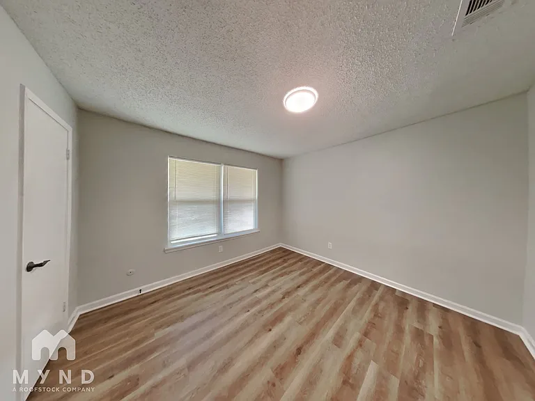3305 Heritage Ln — Photo 16