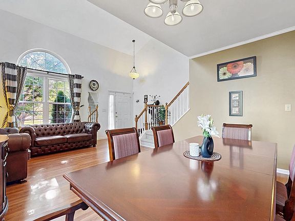 5th image of 21 Orchid Dr